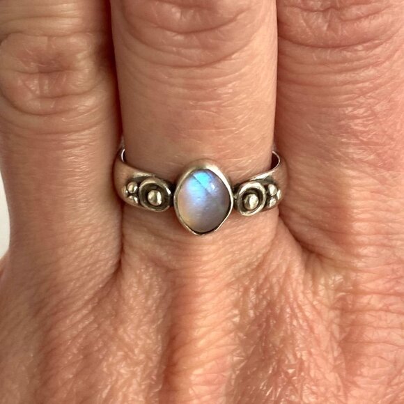 Sterling Silver 925 Dainty Minimalist 8MM Oval Moonstone Band Ring Sz 8.25 - Picture 3 of 16